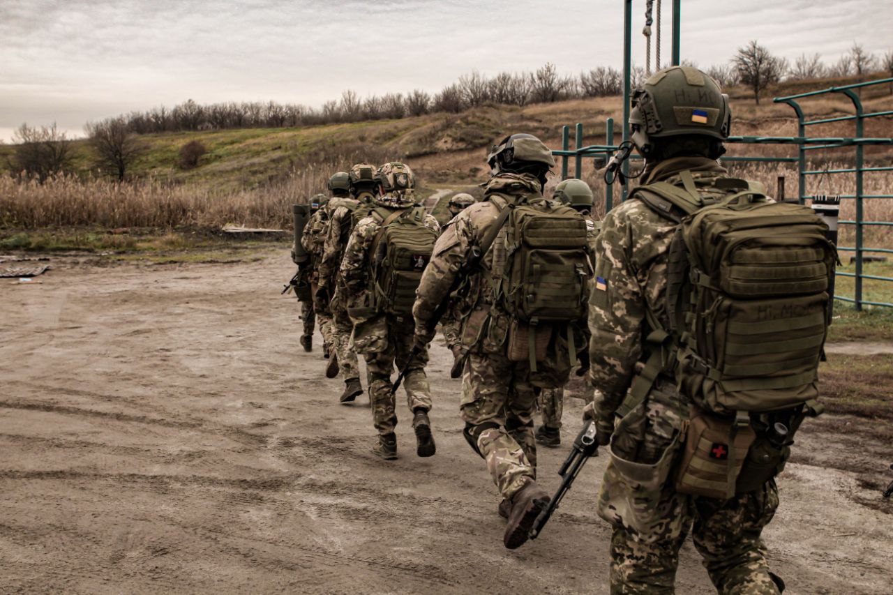 Sodlati in fila durante un'operazione del reggimento Kastuś Kalinoŭski - foto fornita dagli intervistati