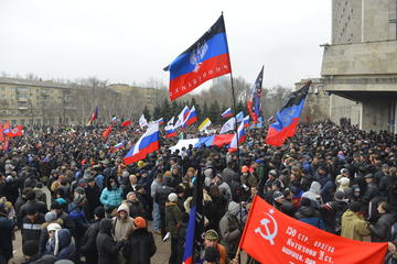 Donec’k, Ucraina, Marzo 2014. Manifestanti russi © Nick Starichenko/Shutterstock Donec’k, Ucraina, Marzo 2014. Manifestanti russi © Nick Starichenko/Shutterstock