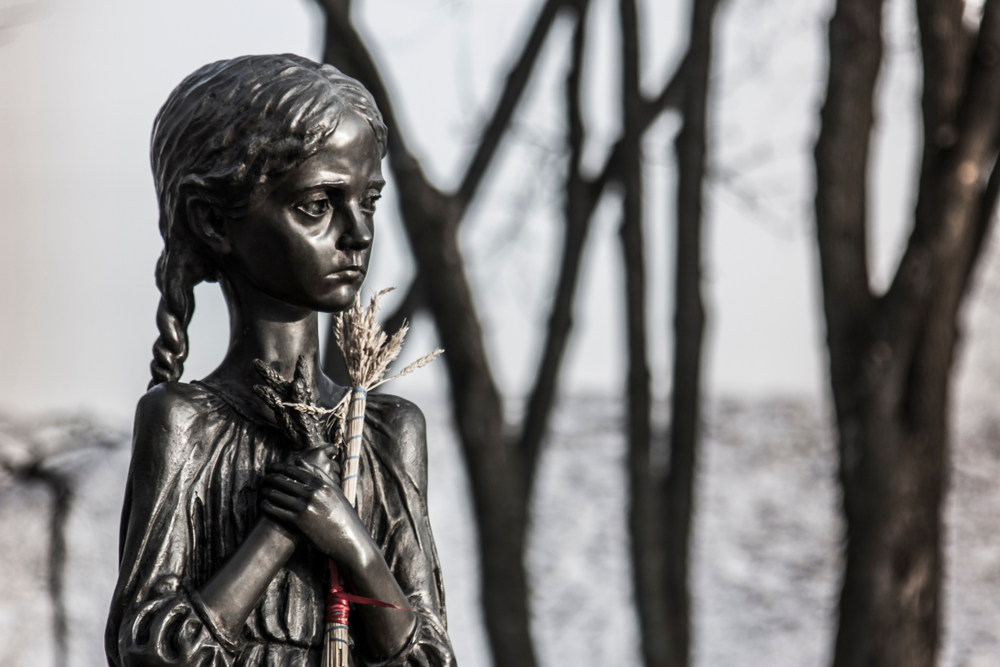 Un monumento presso il Museo nazionale "Memoriale alle vittime dell'Hlodomor", Kiev - © Sergey Slonitskyi/Shutterstock