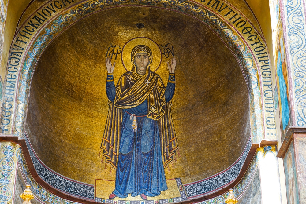 Il mosaico della Vergine Orante di Kiev, custodito nella cattedrale di Santa Sofia a Kiev - © reuerendo/Shutterstock