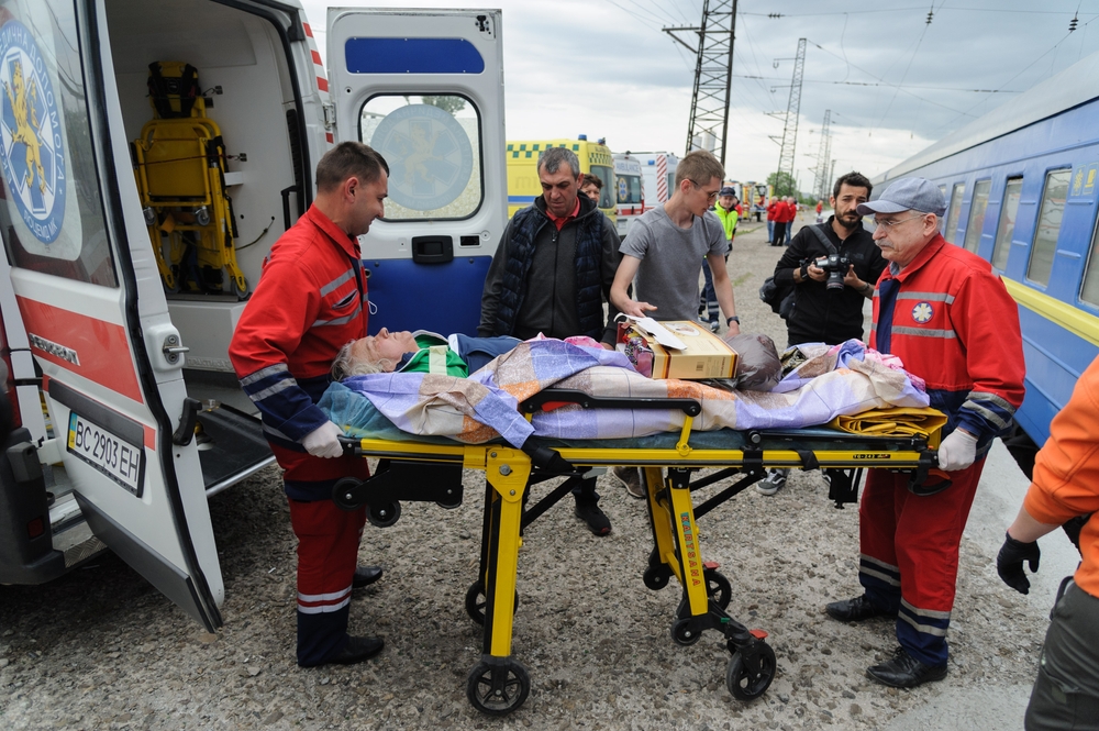 An elderly injured person is rescued - © Mykola Tys