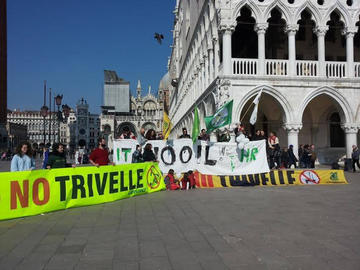 Flashmob a Venezia, 28 febbraio 2015 - S.O.S. za Jadran.jpg