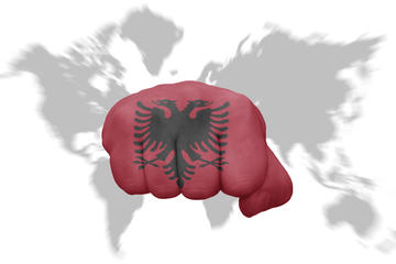 Albania, pugno e bandiera - foto Esfera Shutterstock