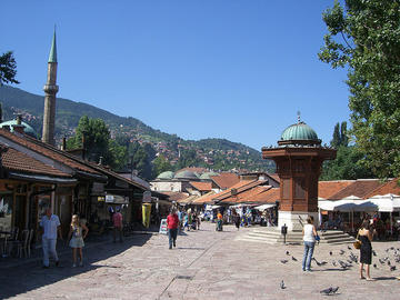 La piazza del Sebilj a Sarajevo, foto di Peter Collins - 