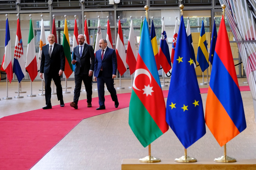 Ilham Aliyev, Charles Michel e Nikol Pashinyan a Bruxelles il 22 maggio 2022 (© Alexandros Michailidis/Shutterstock) Ilham Aliyev, Charles Michel e Nikol Pashinyan a Bruxelles il 22 maggio 2022 (© Alexandros Michailidis/Shutterstock)