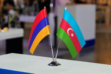 Bandiera armena e bandiera azerbaijana © hodim/SHutterstock