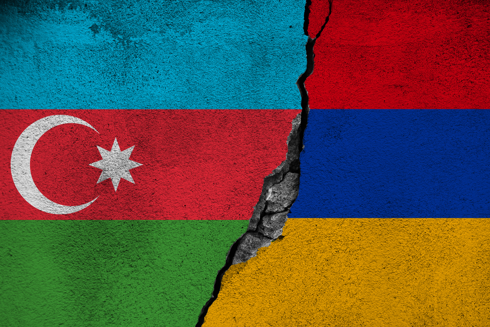 Bandiera dell'Azerbaijana e dell'Armenia © LukeOnTheRoad7Shutterstcok