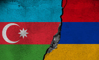 Bandiera dell'Azerbaijana e dell'Armenia © LukeOnTheRoad7Shutterstcok