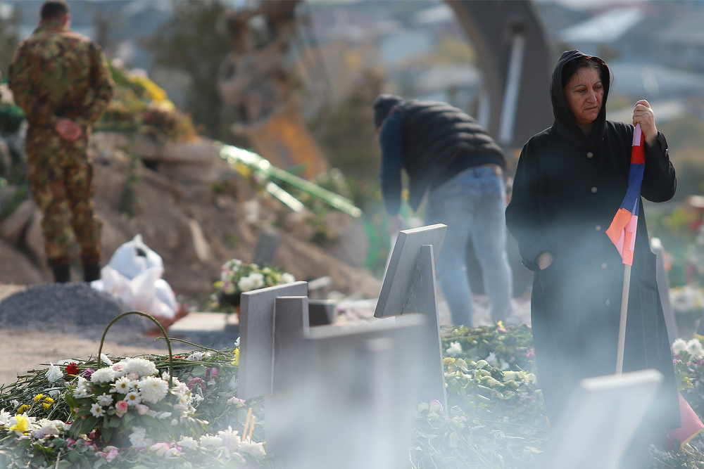 November 22, 2020, a woman attends the funeral of a soldier who fell in the conflict in Nagorno Karabakh in Yerevan - © Gevorg Ghazaryan / Shutterstock