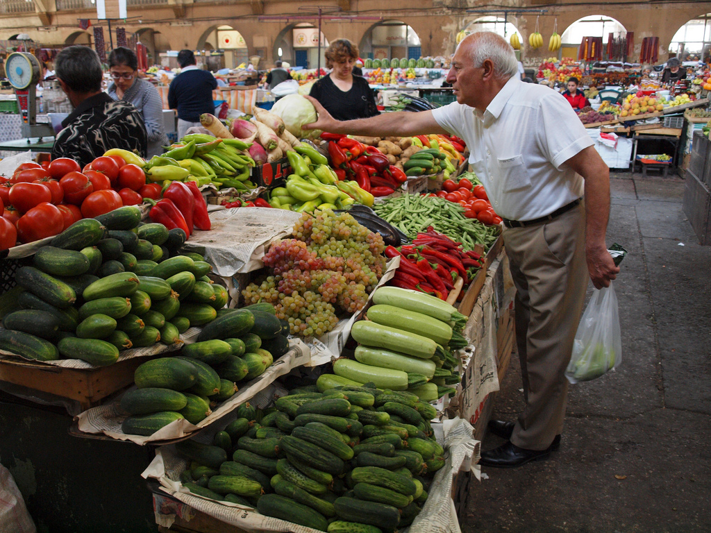 Un mercato coperto a Yerevan - ReflectedSerendipity/flickr