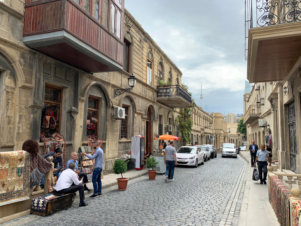 Baku, Azerbaijan (© Ovchinnikova Irina/Shutterstock) Baku, Azerbaijan (© Ovchinnikova Irina/Shutterstock)