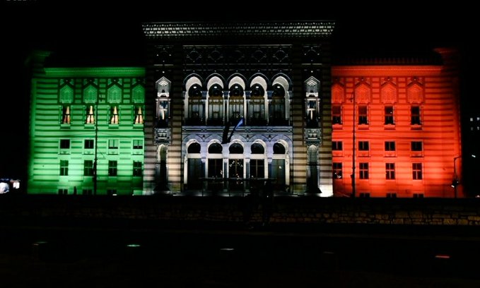 Vijećnica u bojama italijanske zastave