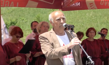 Sead Đulić durante un suo intervento nel 2021 presso il monumento commemorativo della battaglia della Sutjeska - Youtube