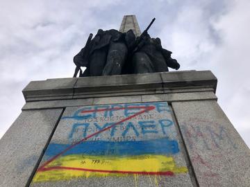 Graffiti pro e anti Ucraina a Sofia - fmartino/OBCT
