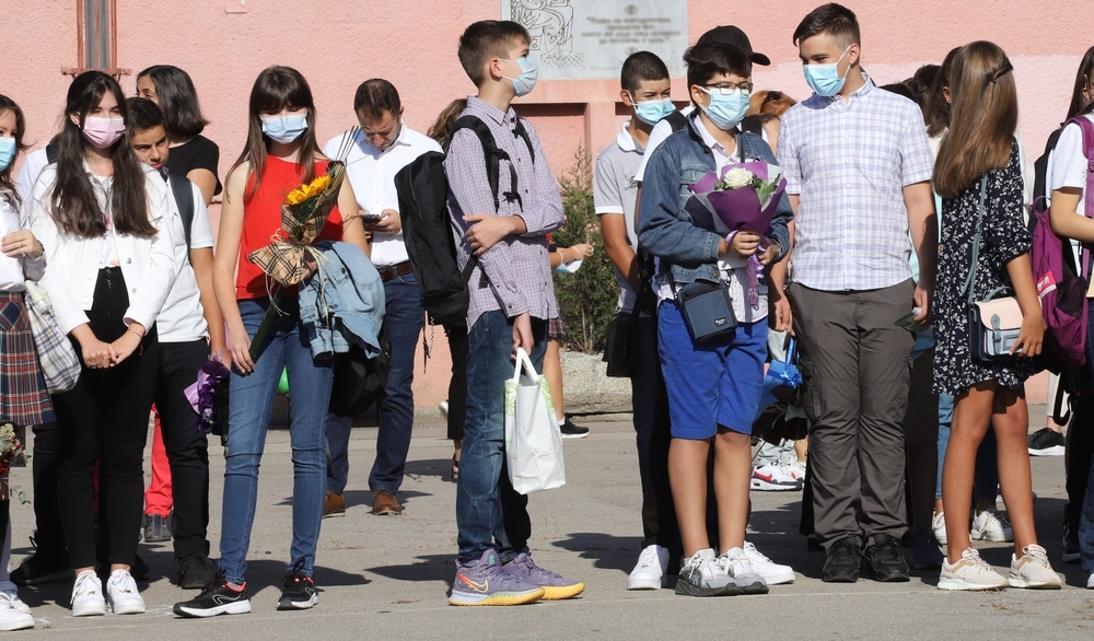 Bulgaria, first school day 2021 - © R R/Shutterstock