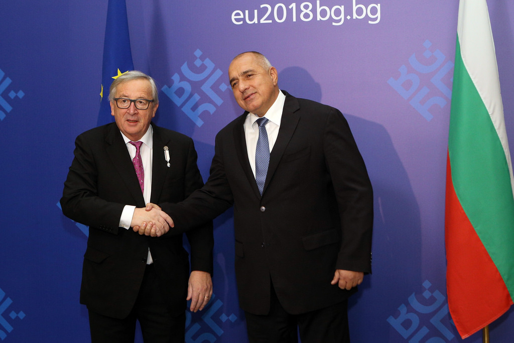 Il primo ministro bulgaro Boyko Borissov riceve il Presidente della Commissione Jean-Claude Juncker al Consiglio dei ministri di Sofia (CC BY 2.0)