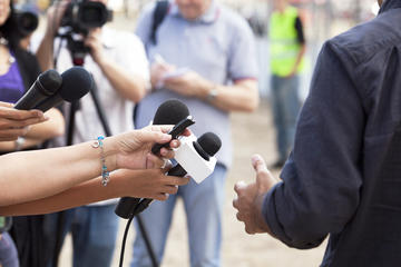 Giornalisti al lavoro - © wellphoto/Shutterstock