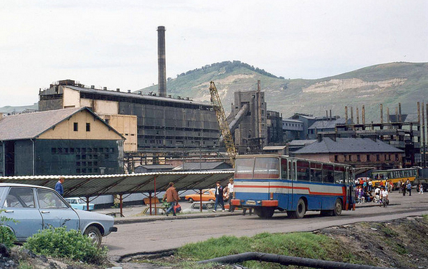 Copşa Mică, città della contea di Sibiu, avevano se de due complessi industriali altamente inquinanti, che hanno poi smesso di produrre durante gli anni della transizione