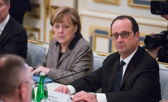 Kiyv, Ucraina - 5 febbraio 2015: il presidente francese Francois Hollande e la cancelliera tedesca Angela Merkel