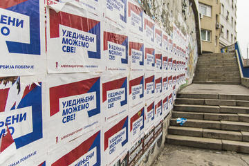 Belgrado - Manifesti elettorali del SNS (foto G. Vale)