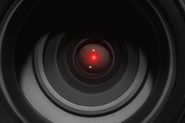 Obiettivo di una telecamera - © EVGEIIA/Shutterstock