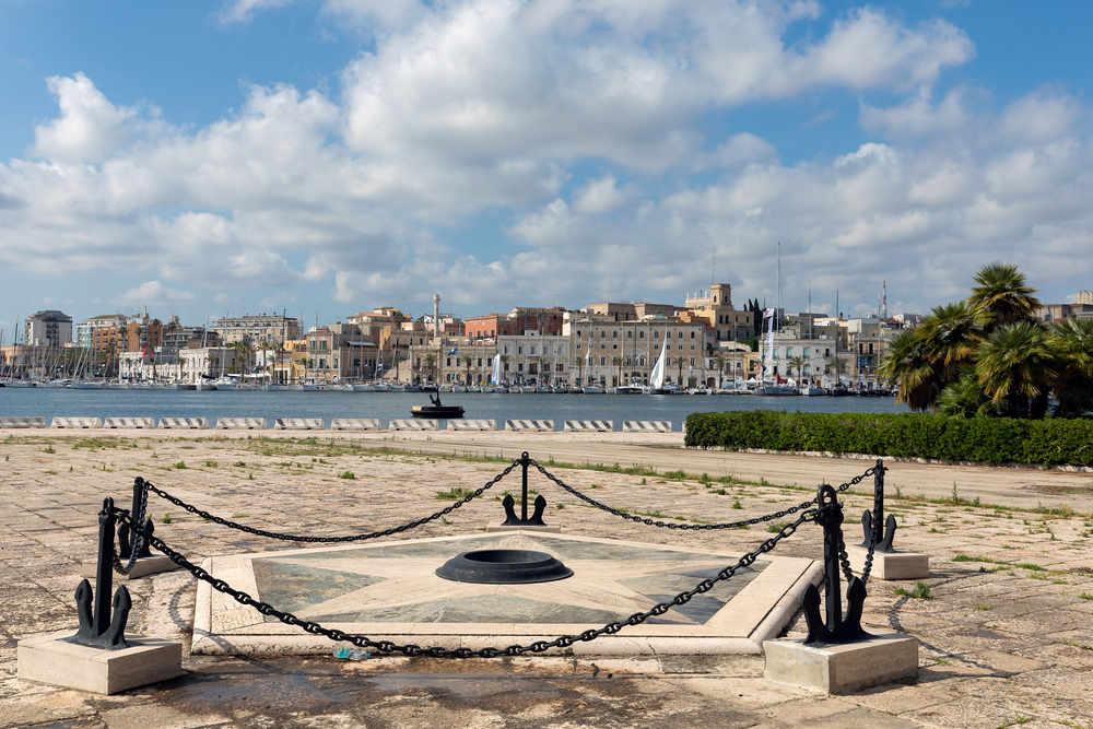 Il monumento al marinaio a Brindisi (© FabioMitidieri/Shutterstock)