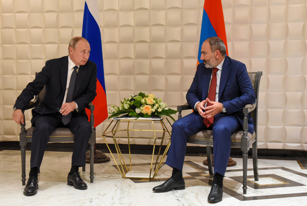 Vladimir Putin e Nikol Pashinyan, durante un meeting a Yerevan (Armenia) nel 2019 © Asatur Yesayants/Shutterstock