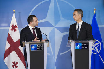 Irakli Garibashvili, premier georgiano, e il segretario generale ella NATO Jens Stoltenberg