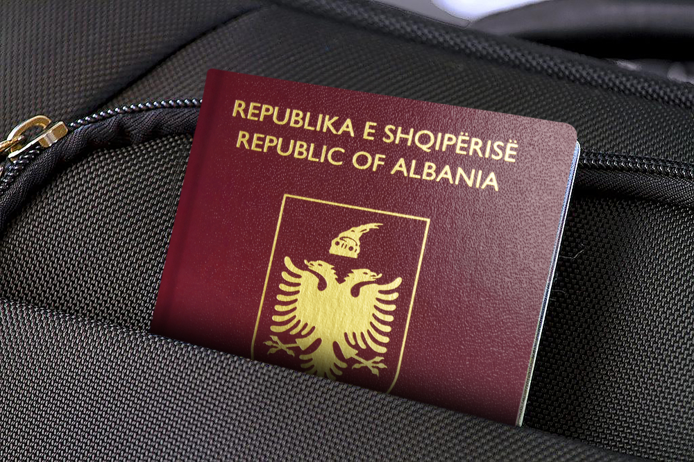 Passaporto albanese © Aaftab Sheikh/Shutterstock Passaporto albanese © Aaftab Sheikh/Shutterstock