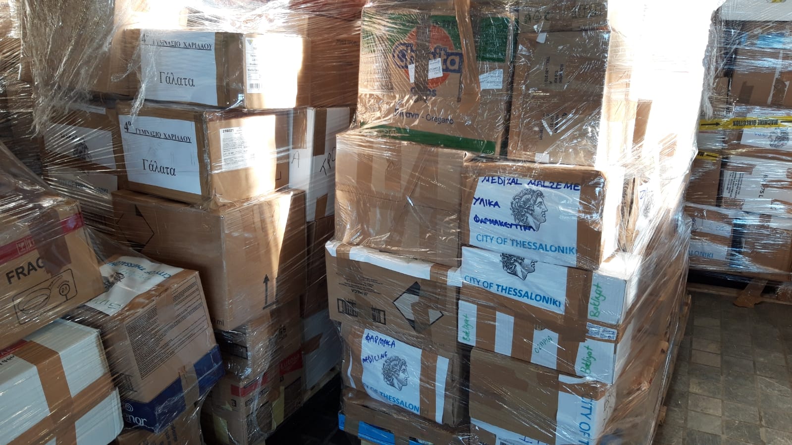Humanitarian aid at the Thessaloniki City hall - M.Drosopoulos Humanitarian aid at the Thessaloniki City hall - M.Drosopoulos