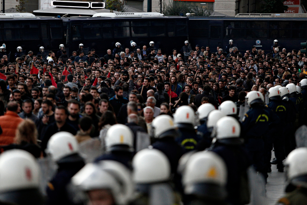 Manifestazioni ad Atene nel 2015 (foto di Alexandros Michailidis/Shutterstock)