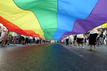 Gay pride ad Atene - © Kostas Koutsaftikis/Shutterstock