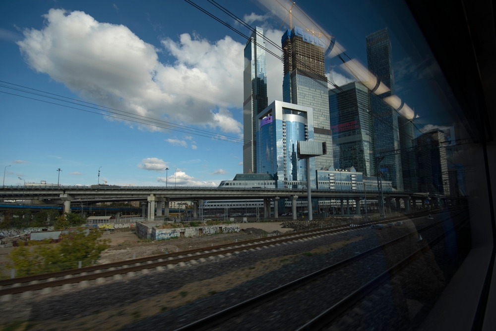 Moscow international business center, da un finestrino del treno © Maria Sidelnikova/Shutterstock