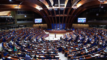 Durante una seduta dell'Assemblea PACE del CoE a Strasburgo ©Council of Europe
