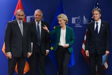Nikol Pashinyan, Josep Borrell, Ursula von der Leyen e Antony Blinken © Alexandros Michailidis/Shutterstock