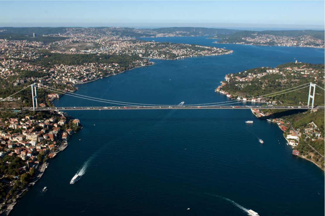 Veduta del Bosforo ad Istanbul - © Mehmet Cetin/Shutterstock