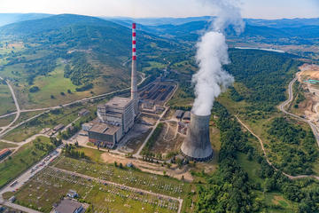 La centrale a carbone di Pljevlja in Montenegro © OPIS Zagreb/Shutterstock