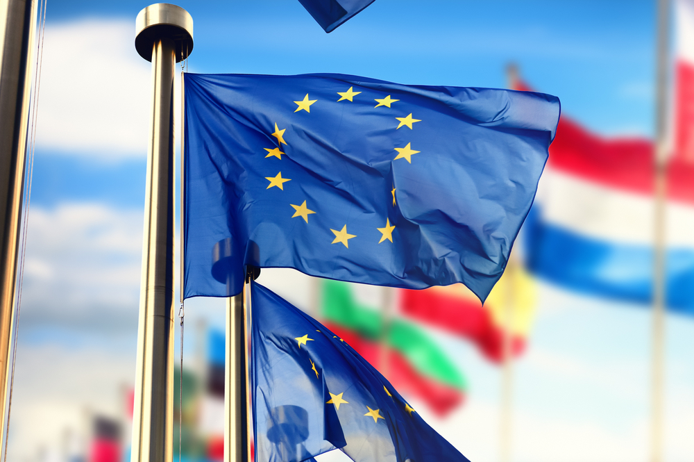 Bandiera dell'UE © symbiot/Shutterstock