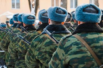 Giovani militari russi nel giorno del giuramento © Juliya Shangarey/Shutterstock