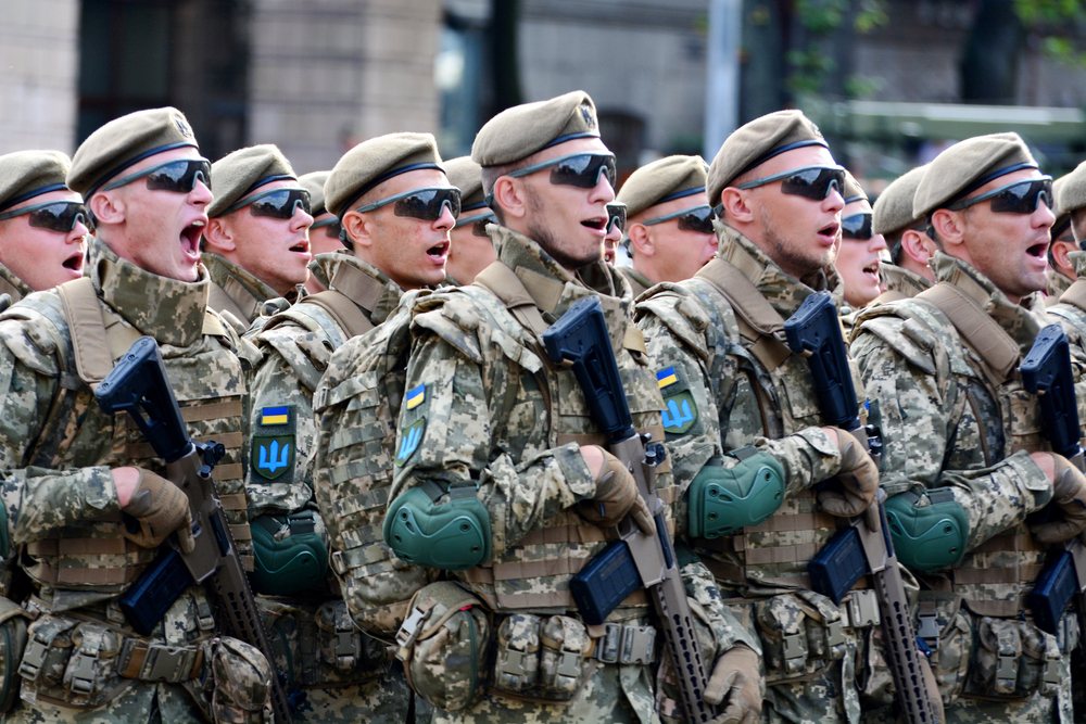 Sodlati delle forze armate ucraine durante una parata militare - © Review News/Shutterstock