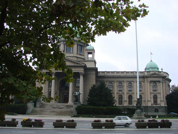 Belgrado, palazzo del governo - foto Watchsmart - Flickr.jpg