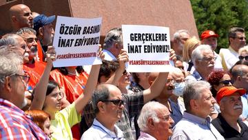 A protest by journalists, bar association an unions in a demonstration which was organised by Izmir Journalists Association on June 21,2022 in Izmir, Turkey © idiltoffolo/Shutterstock