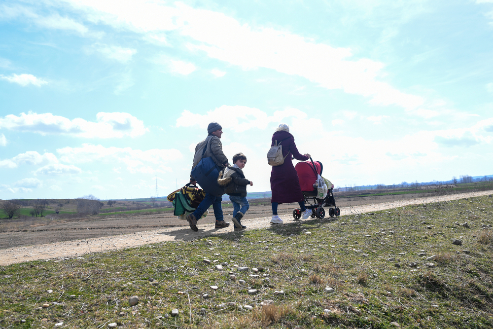Rifugiati cercano di attraversare il confine turco-greco nei pressi di Edirne (© answer5/Shutterstock)