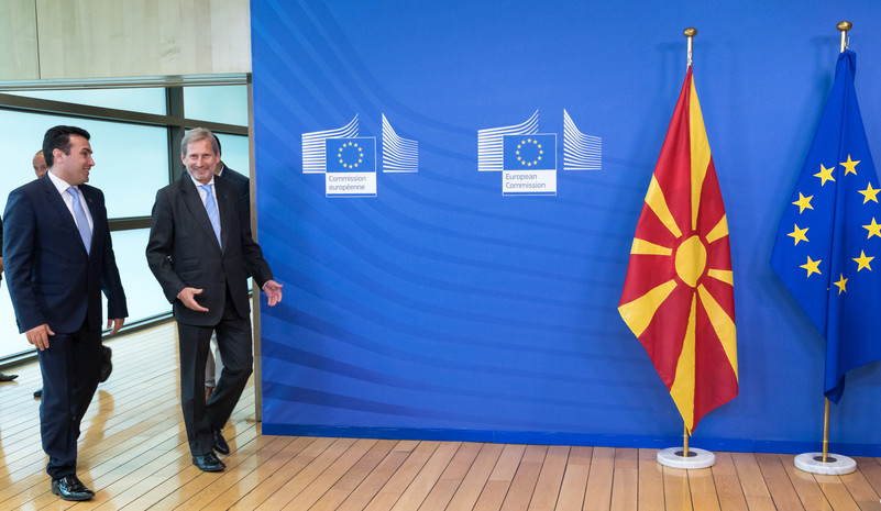 Zoran Zaev e il commissario Johannes Hahn