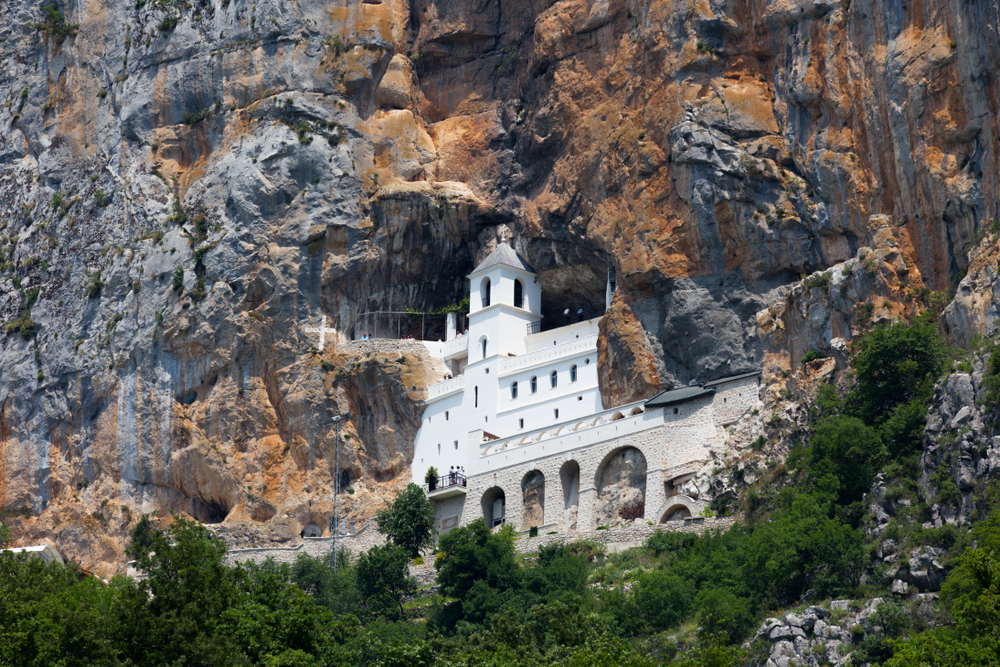 Monastero di Ostrog (foto © NICOLA MESSANA PHOTOS/Shutterstock)
