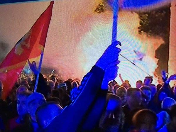 Proteste di piazza a Podgorica, 25 ottobre 2015 (foto: Balkan News Beat, twitter)