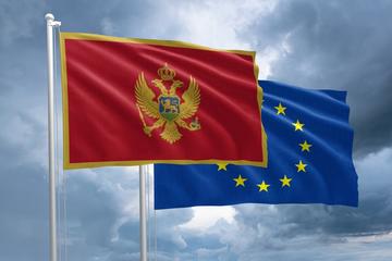 Bandiera del Montenegro e bandiera dell'UE © LeStudio/Shutterstock
