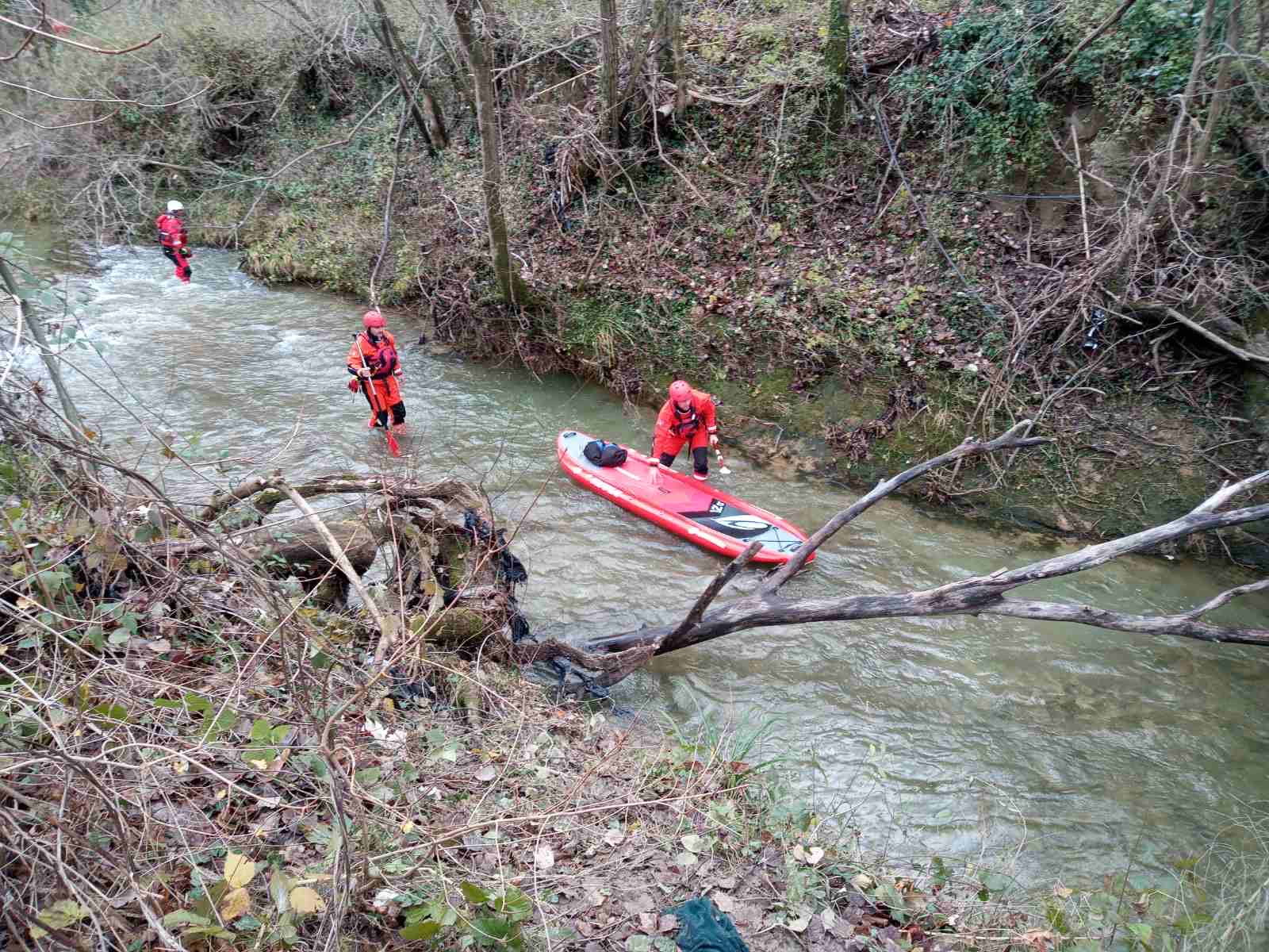 La squadra di soccorso nel fiume Dragogna
