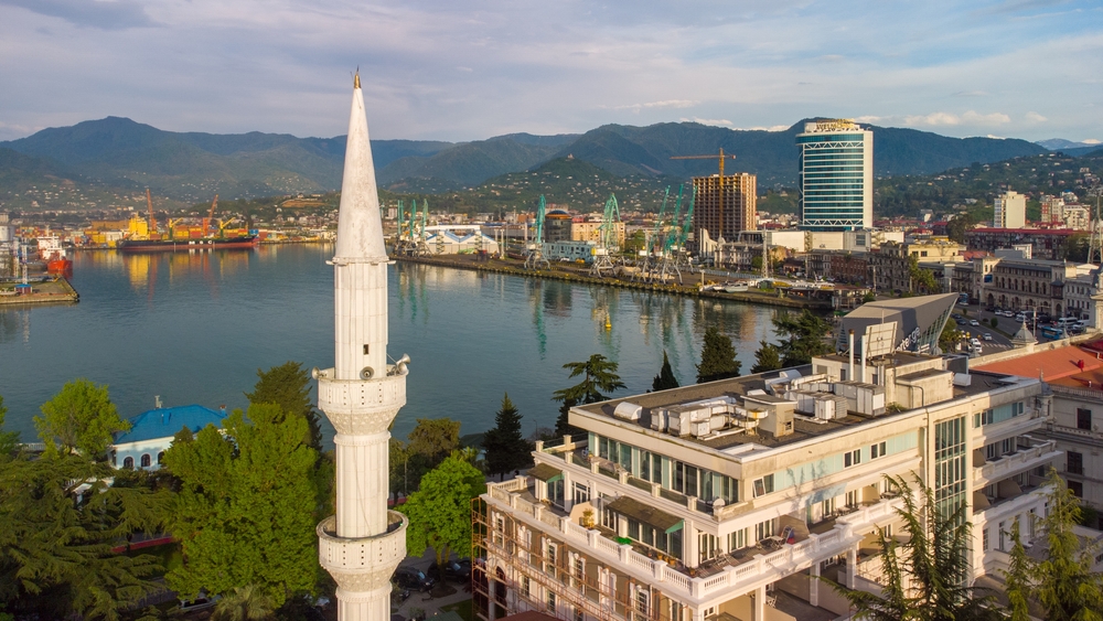 Un minareto a Batumi, capoluogo dell'Agiara, Georgia © Artem Dunkel/Shutterstock