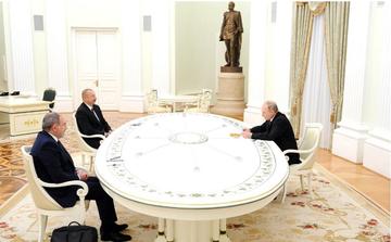 L'incontro a Mosca tra Putin, Aliyev e Pashinyan - foto: kremlin.ru 